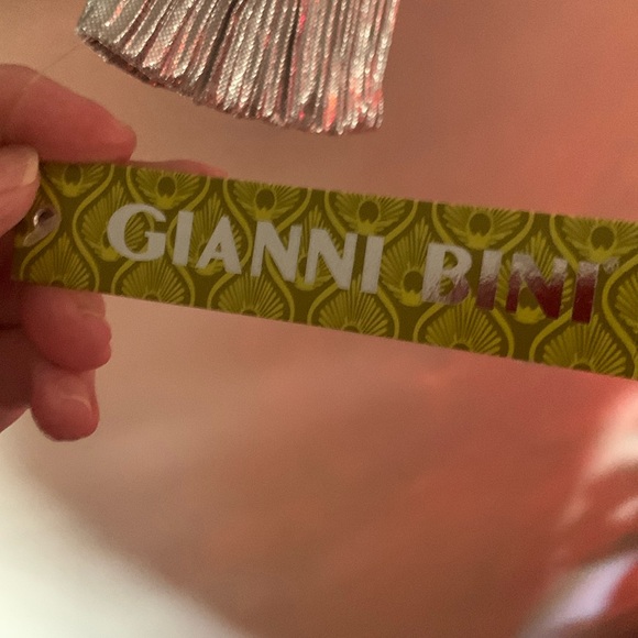 Gianni Bini new with tags silver polyester plunge neckline blouse sz L - Picture 5 of 6